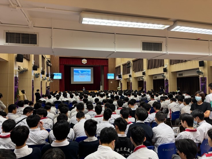 一張含有 服裝, 人員, 室內, 會議 的圖片AI 產生的內容可能不正確。